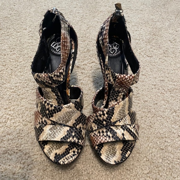 🐙 3/$50 BCBGeneration Aster Cream Snake Platform Heels - Picture 4 of 6